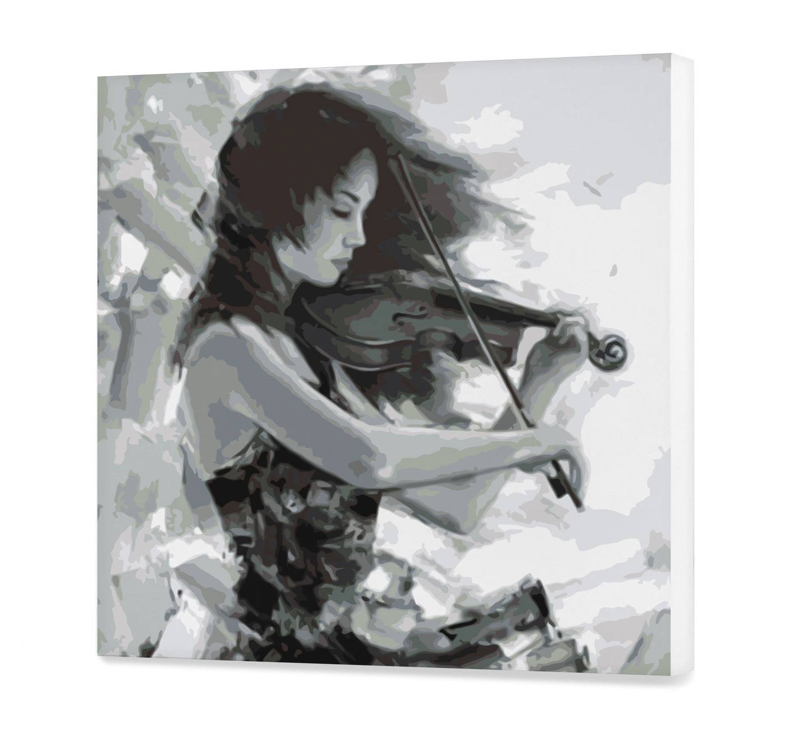 Una mujer tocando un violín (CH0789)