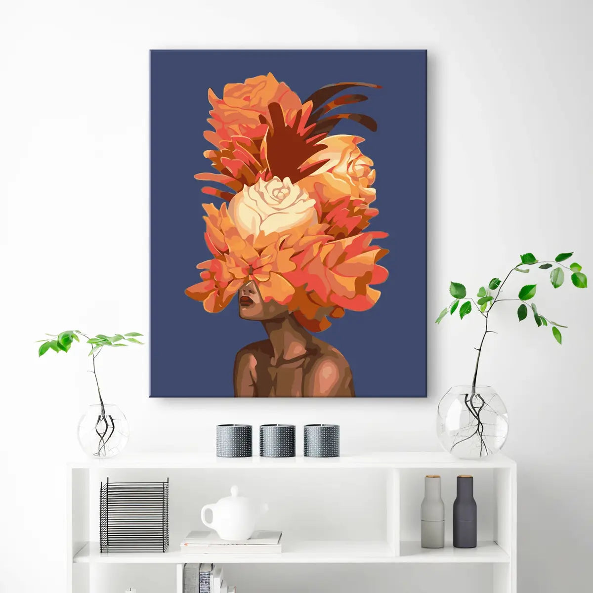 Mergaitė su oranžinėmis gėlėmis